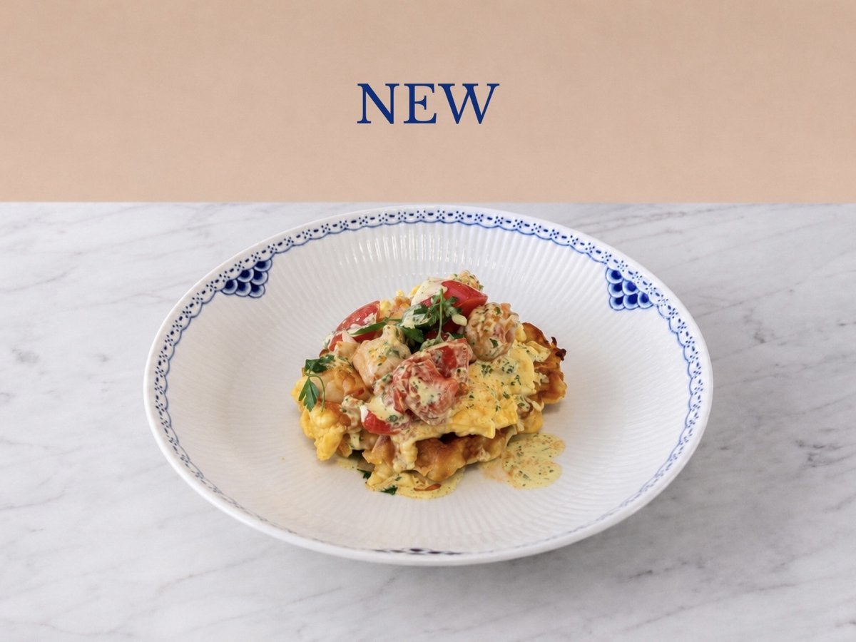 Potato waffle with shrimps and scrambled eggs 