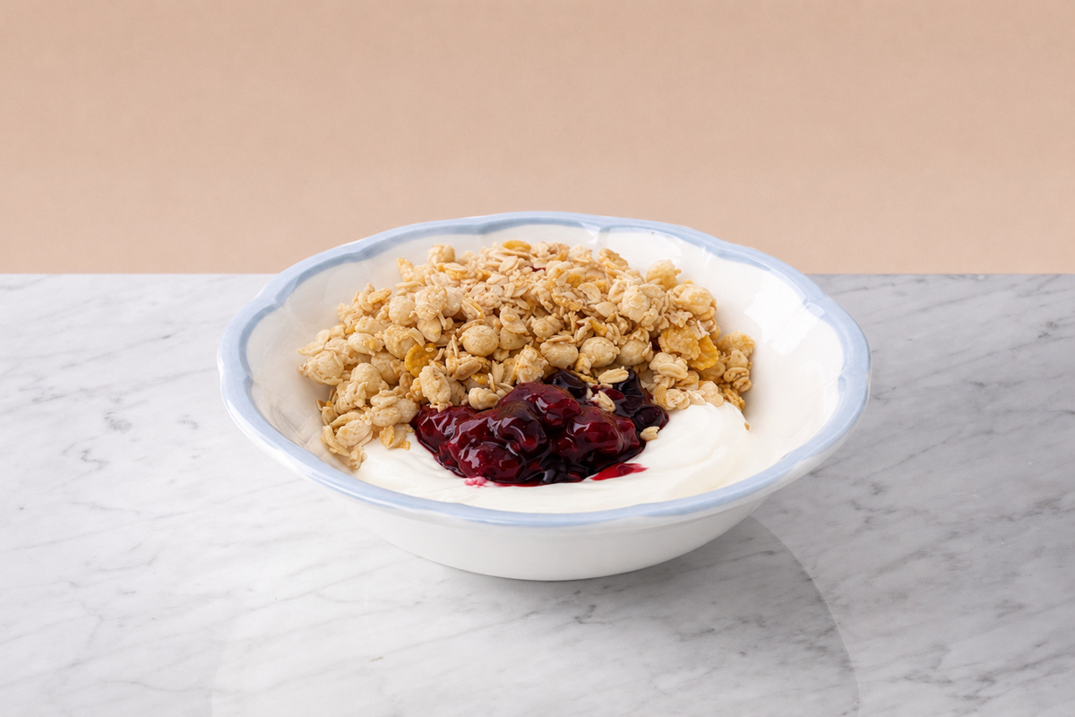 Greek yoghurt with berries