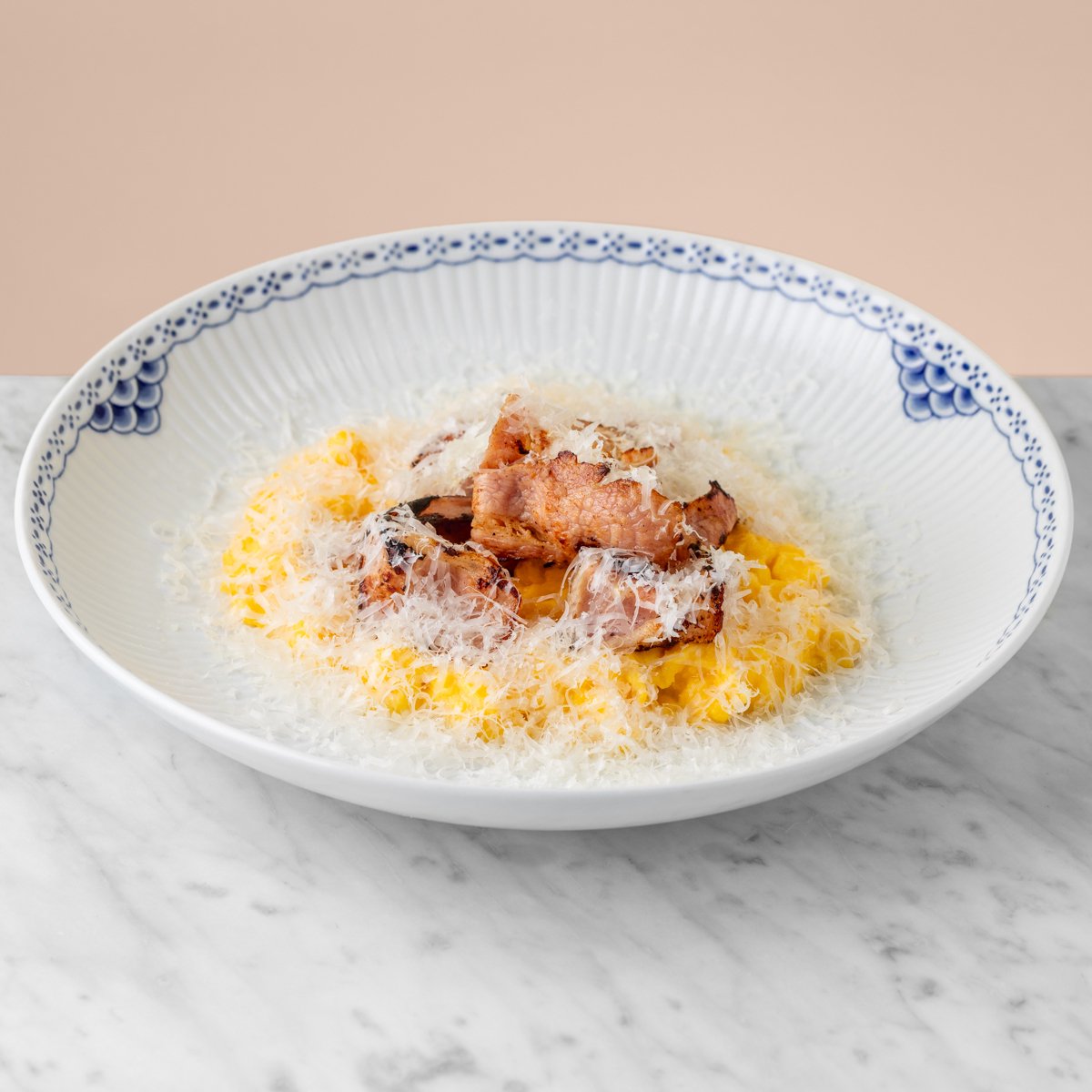 Scramble with beef bacon and parmesan