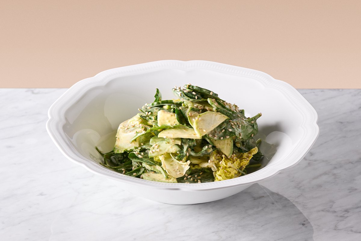 Green salad with sesame dressing