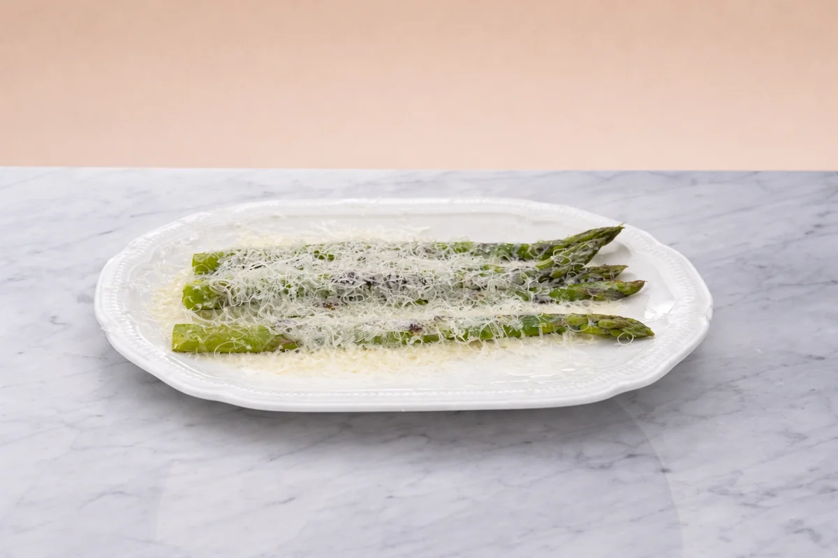 Asparagus with gorgonzola sauce