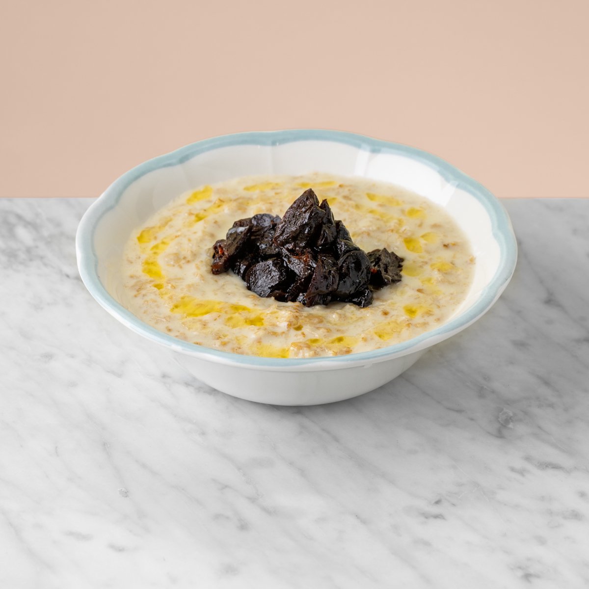 Oatmeal porridge with prunes