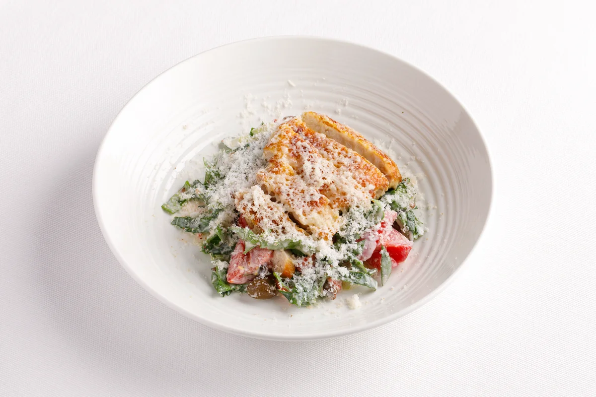 Салат с цыпленком и сыром таледжио