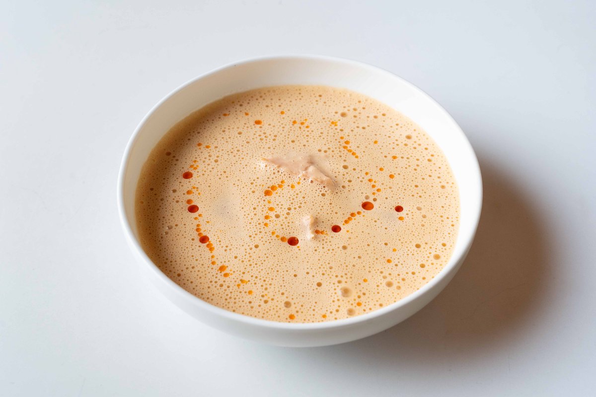 Сливочный биск с копченым лососем