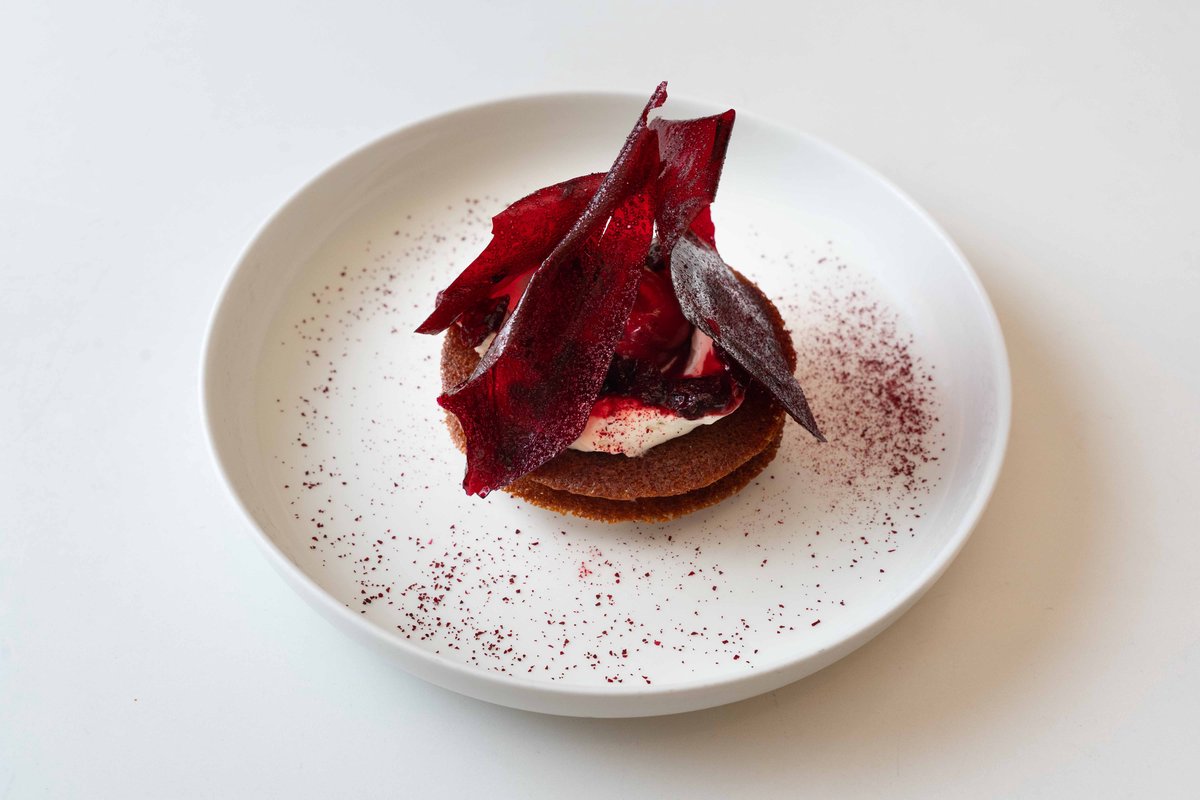 Свекольный мильфей с вяленой вишней