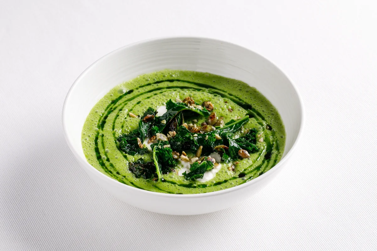 Велюте из брокколи со страчателлой и кейлом