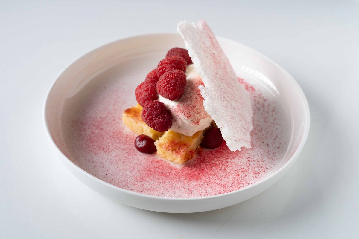 Кокосовый крем с малиной