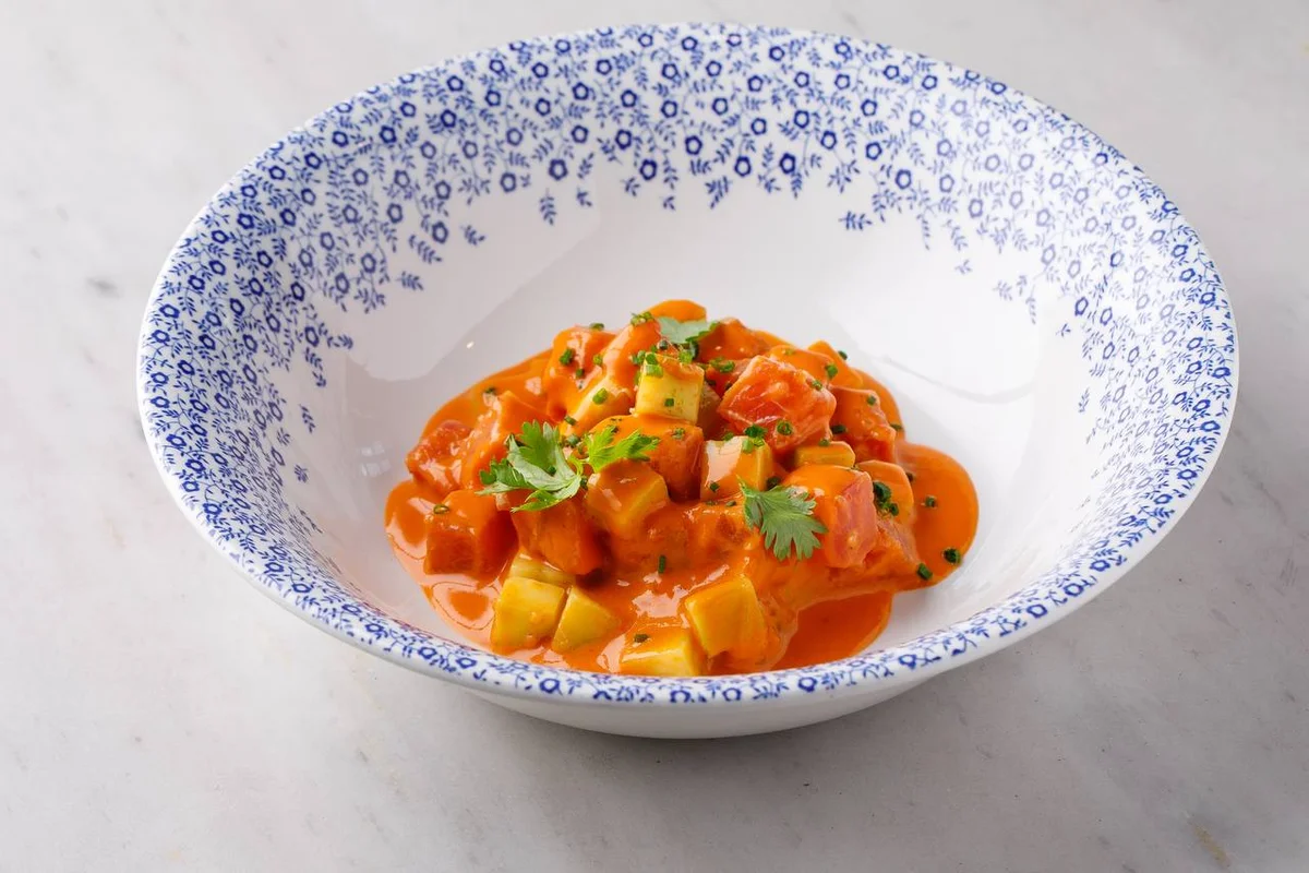 Севиче из тунца в соусе из печеной паприки