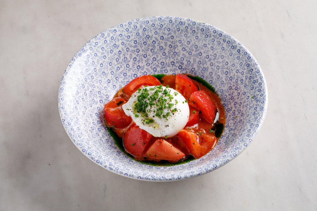 Буррата с томатами