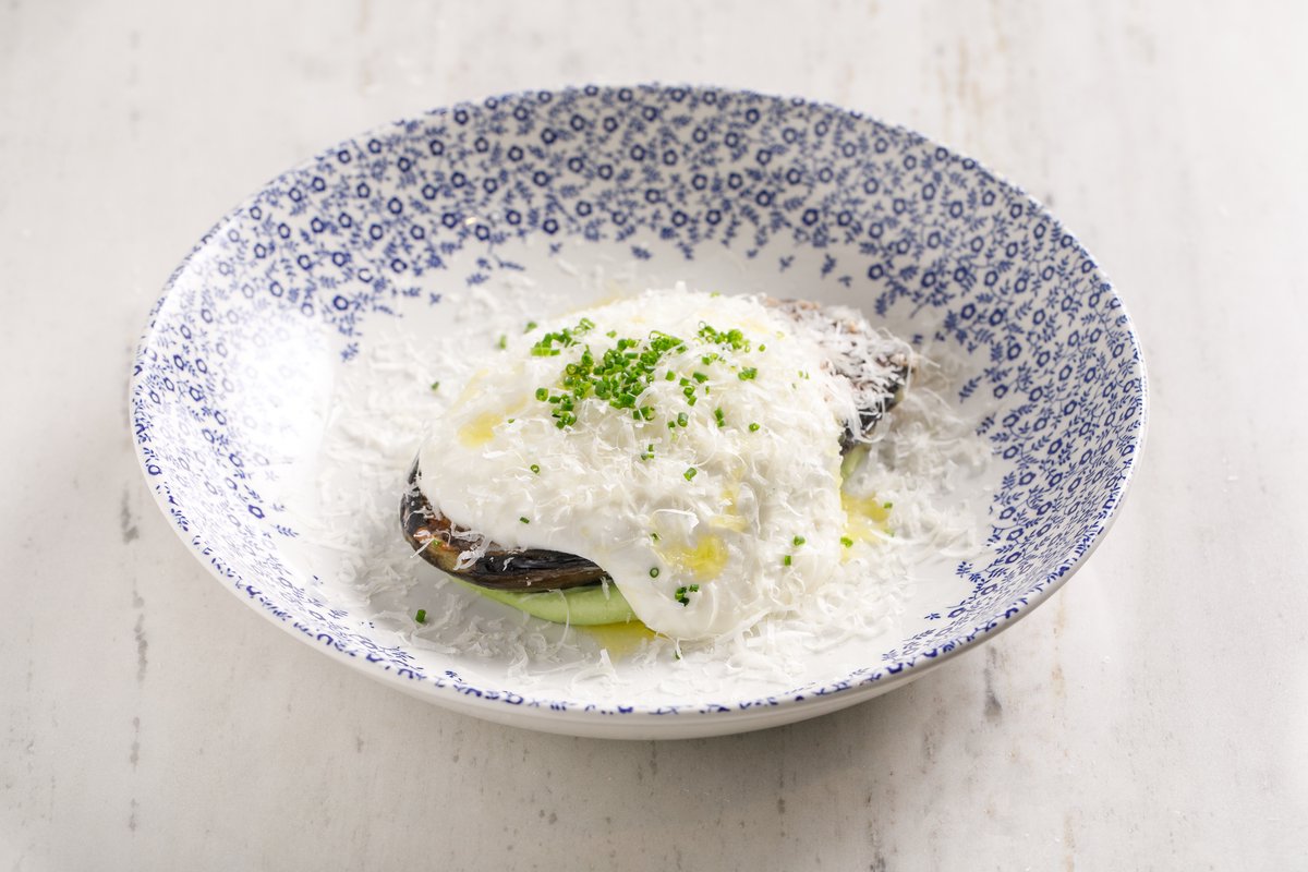 Жареный баклажан с муссом из пармезана