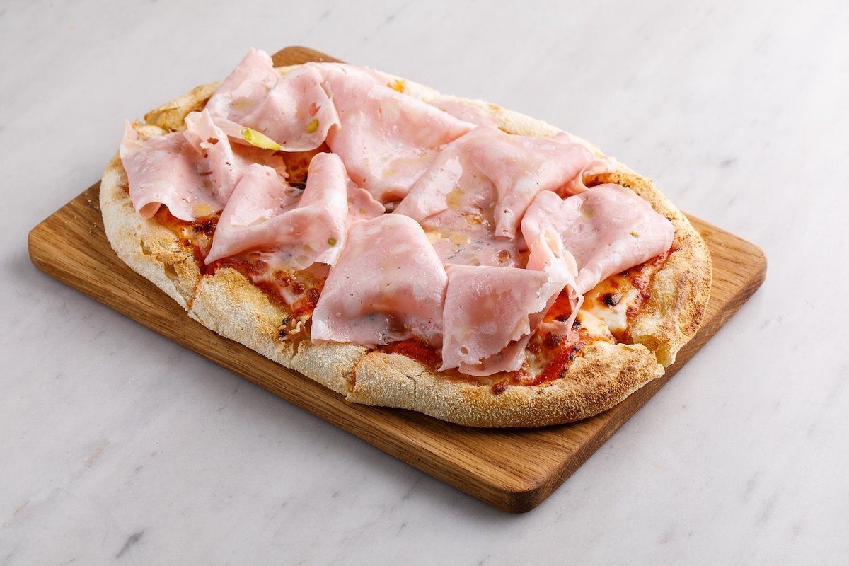 С мортаделлой и спайси соусом