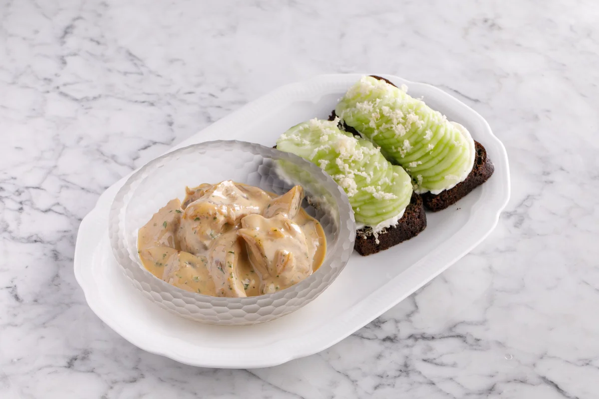 Скумбрия холодного копчения со сливочным квасом