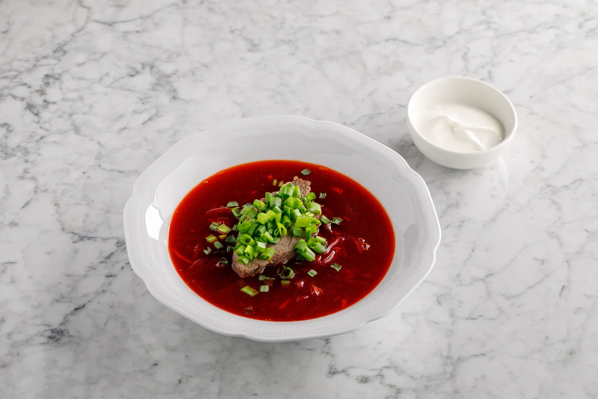 Борщ с томленой телячьей шеей