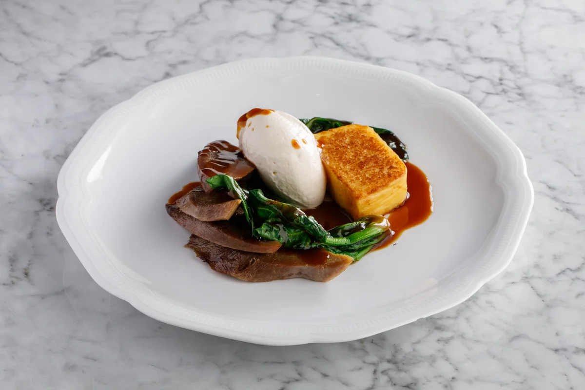 Язык говяжий с мороженым из хрена