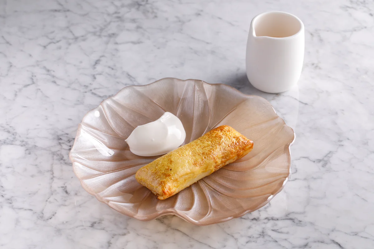 Блин фаршированный крабом со сметаной