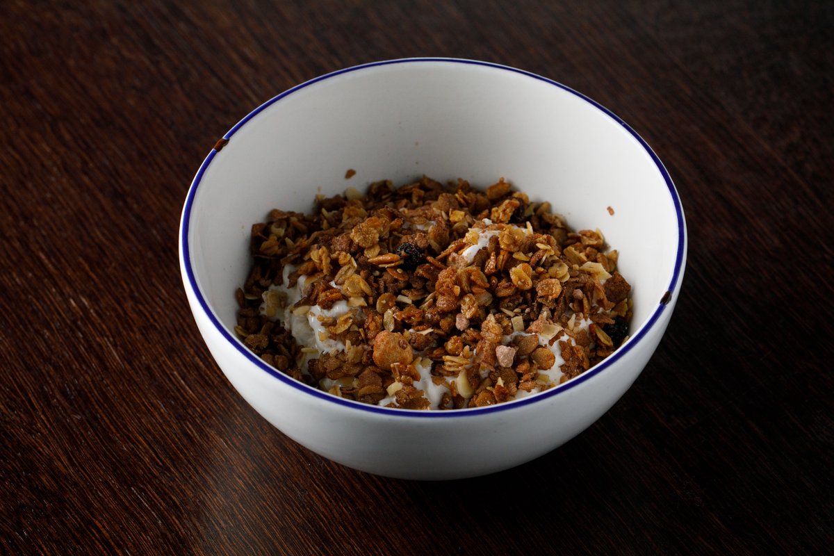 Боул с йогуртом и овсяными хлопьями