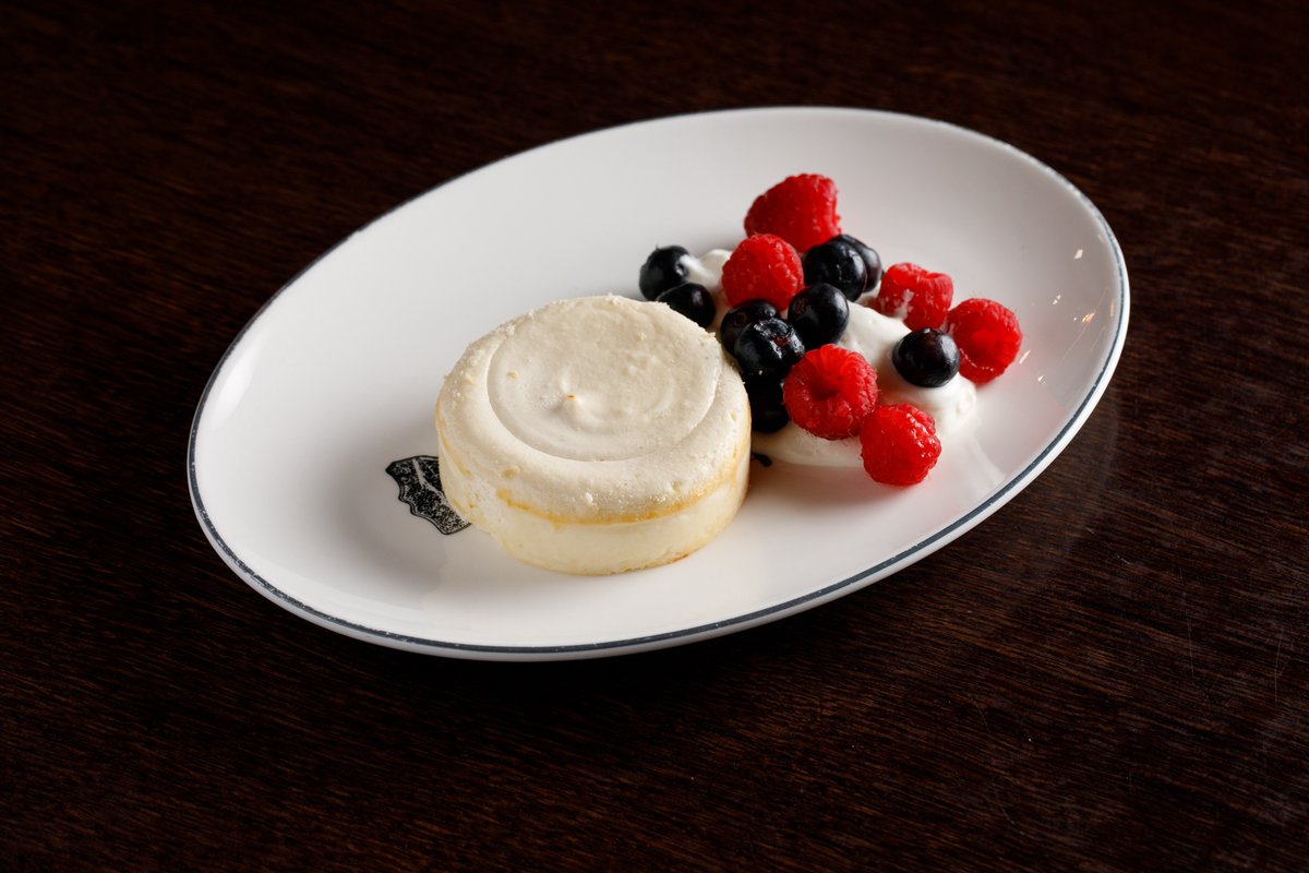 Запеканка из творога со свежими ягодами