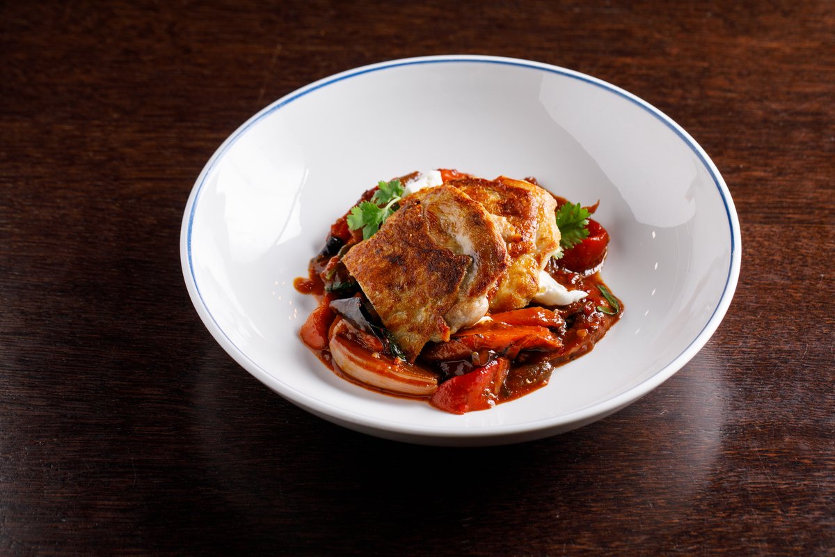 Бедро цыпленка с рагу и фетой