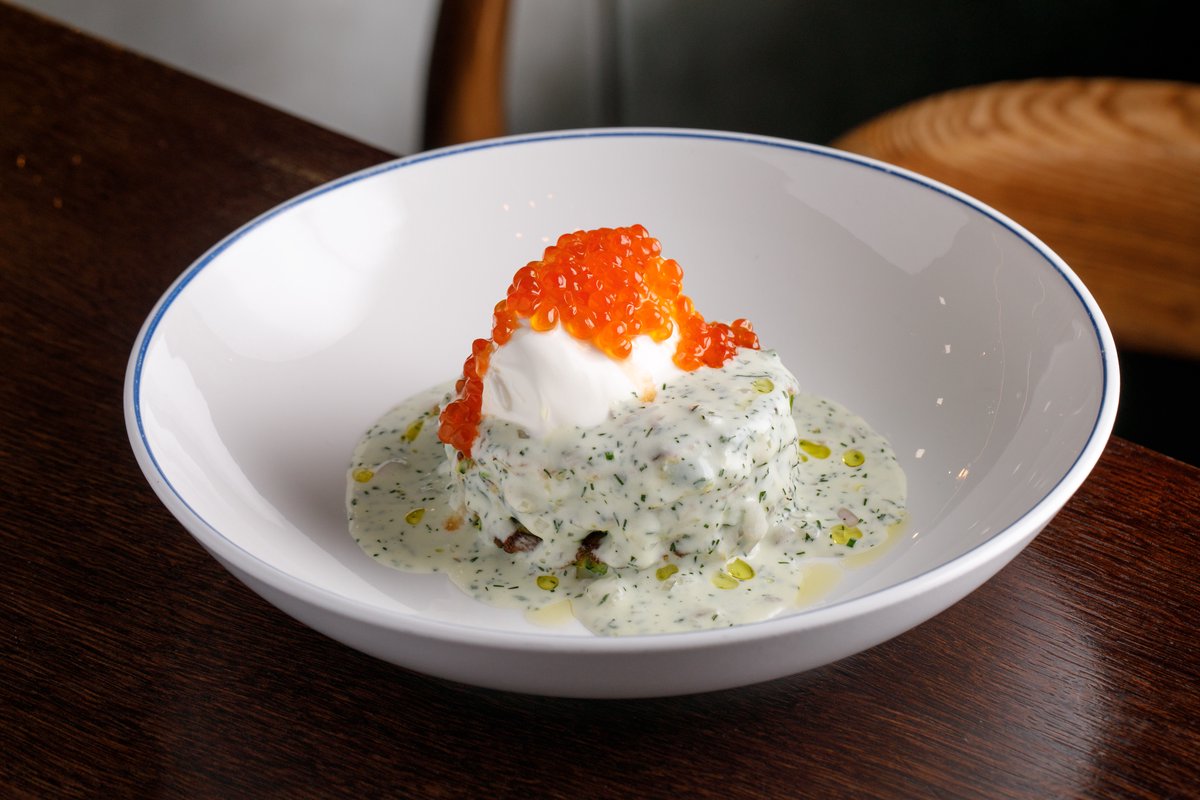 Оладьи из цукини со сметаной и красной икрой